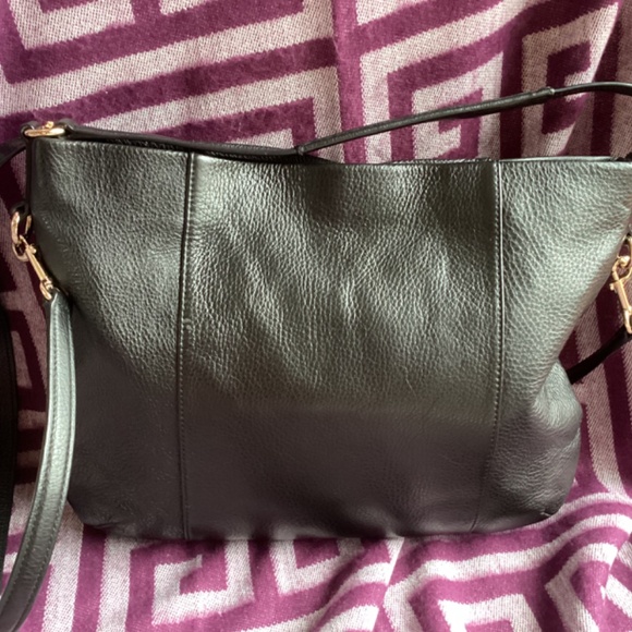 Authentic Black Leather Isabella Coach Handbag - Picture 2 of 10